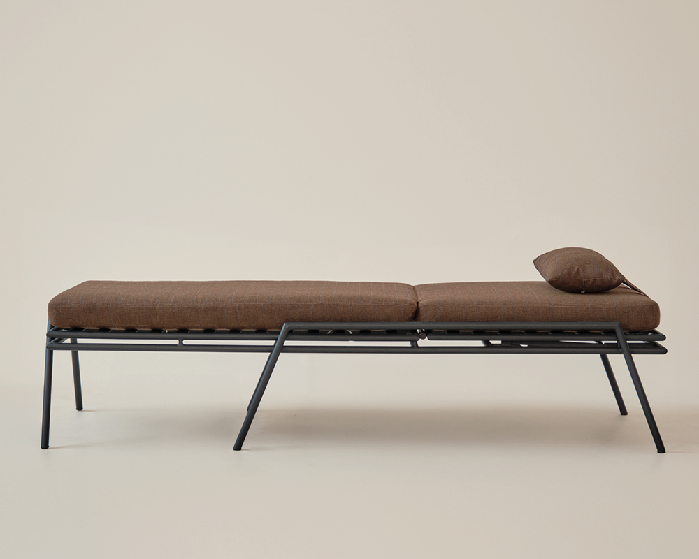 Hinterland Chaise - Black / Madrona
