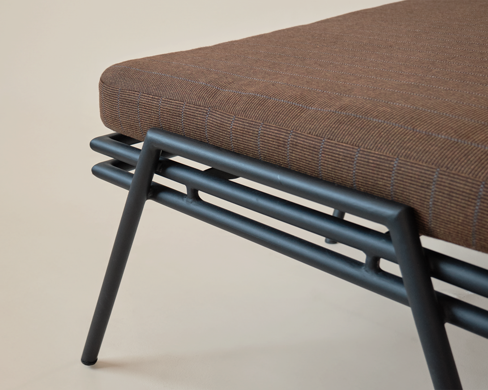 Hinterland Chaise - Black / Madrona