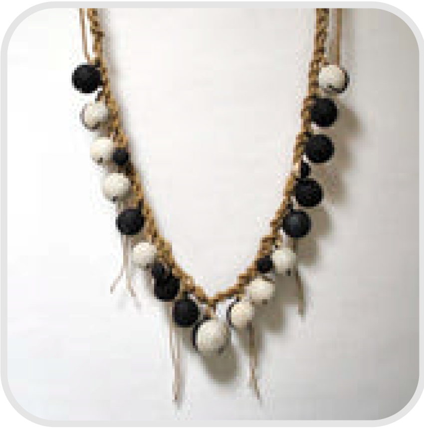 Jingle Bell Round Garland17: Black & White