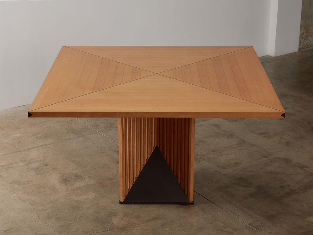 Rare Maestro Dining Table by Gianfranco Frattini