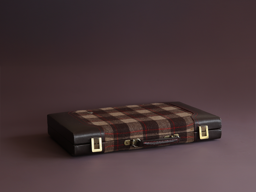 Vintage Aries Backgammon Set Plaid Attache Briefcase