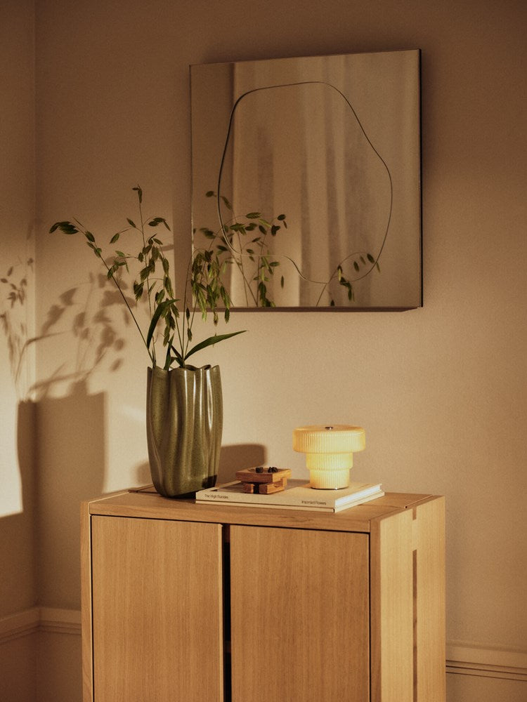 Nium Vase