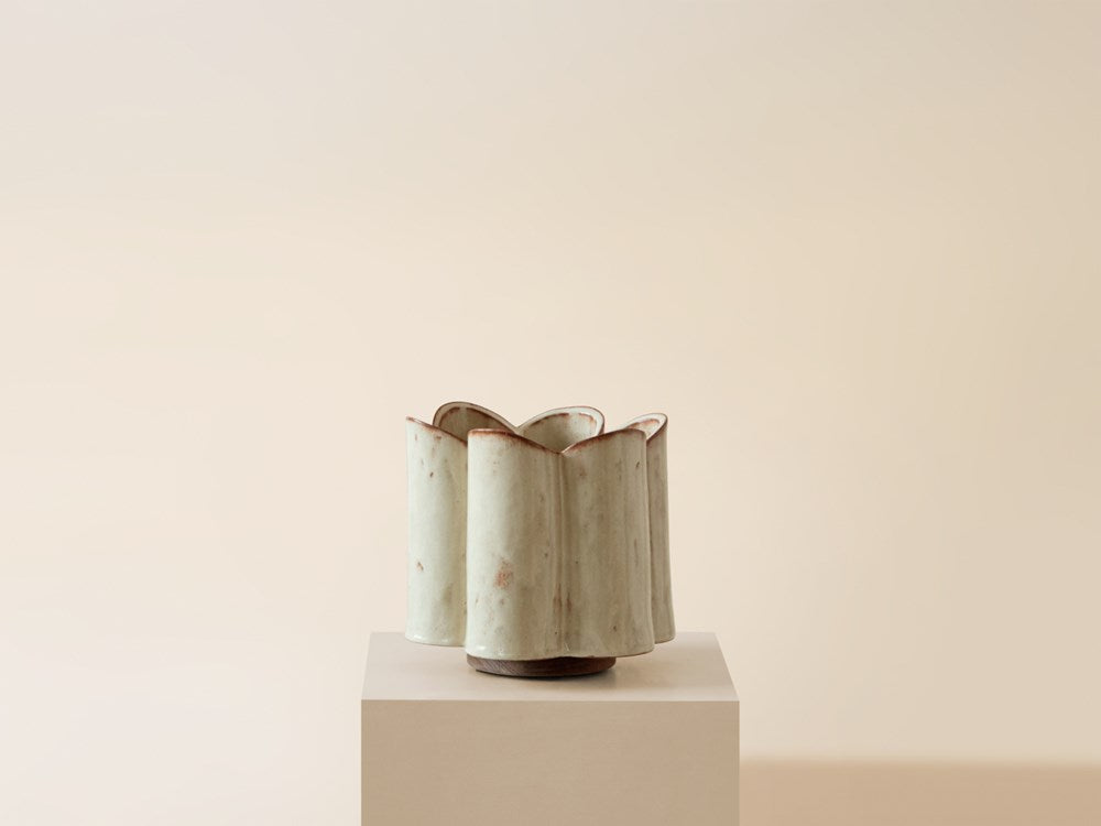 Short Scallop Vase - Light Shino