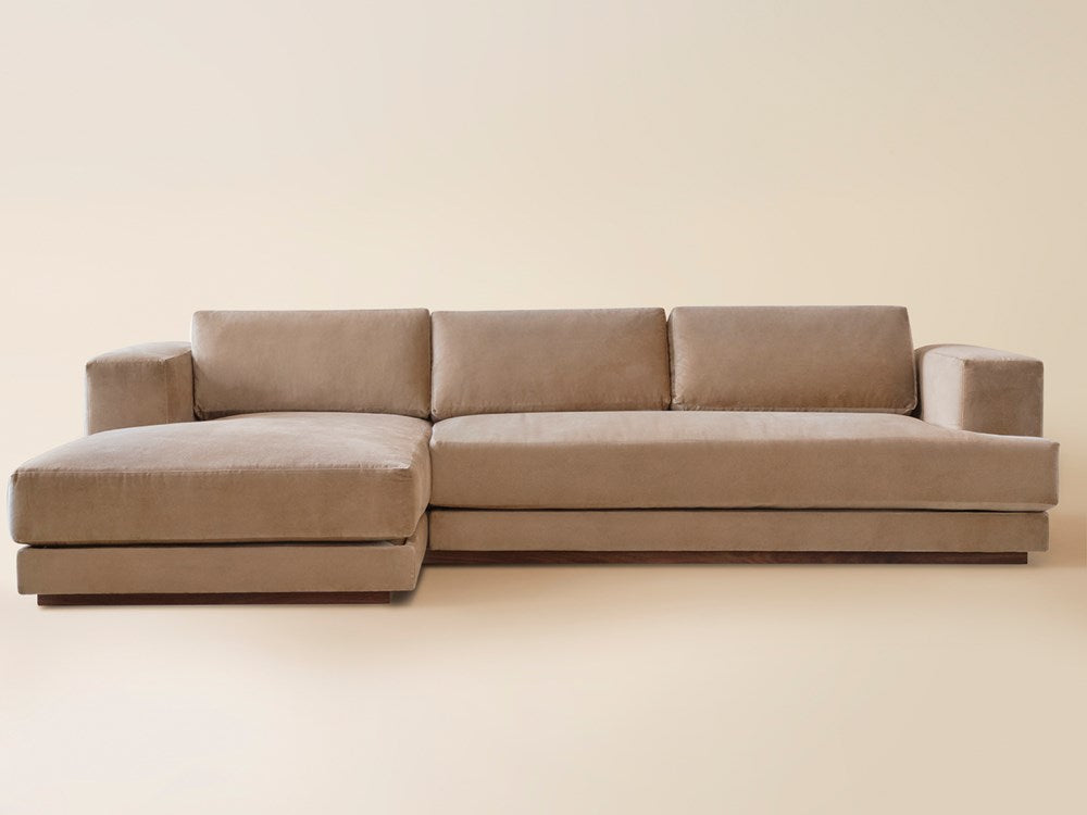 Bosque Sectional w/ Chaise