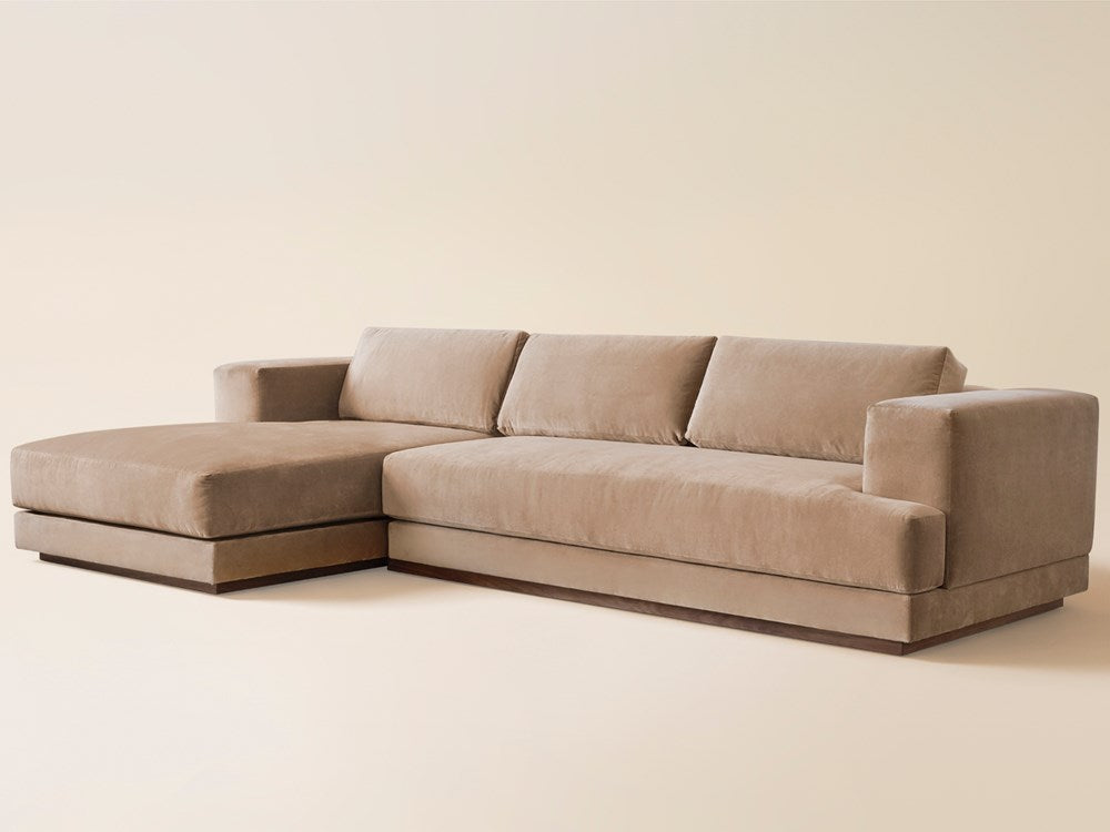 Bosque Sectional w/ Chaise