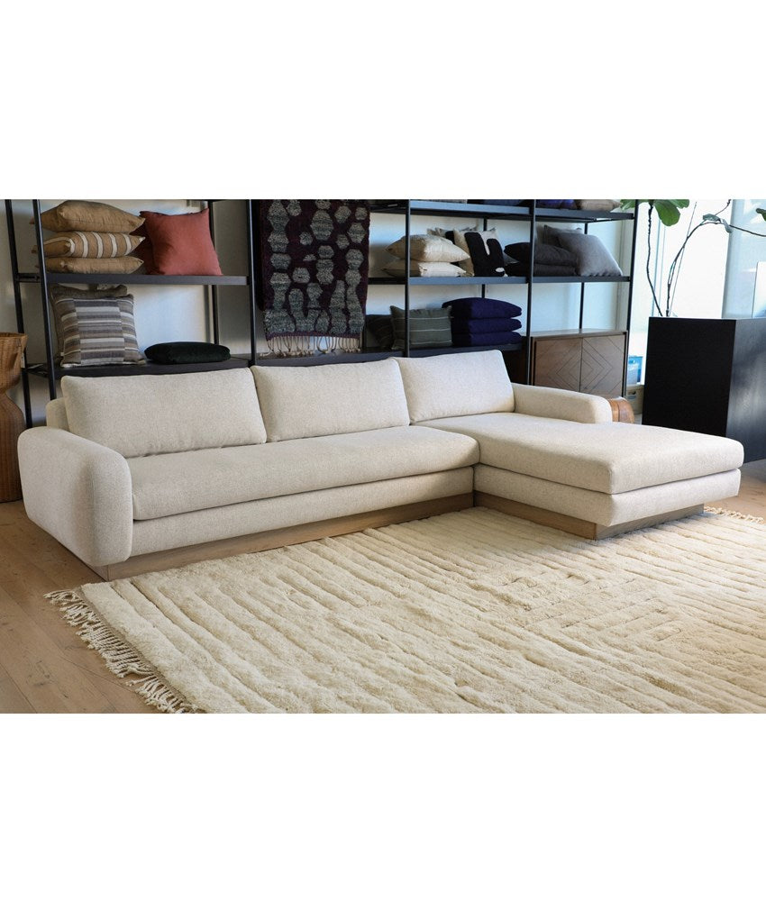 Mesa Sectional w/ Chaise