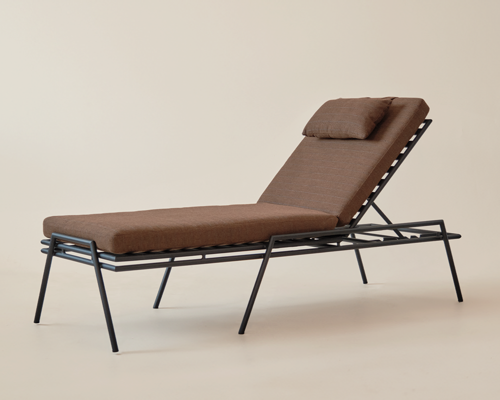 Hinterland Chaise - Black / Madrona