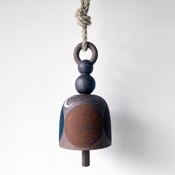 Thrown Bell Temple Round: Tucker Four Black