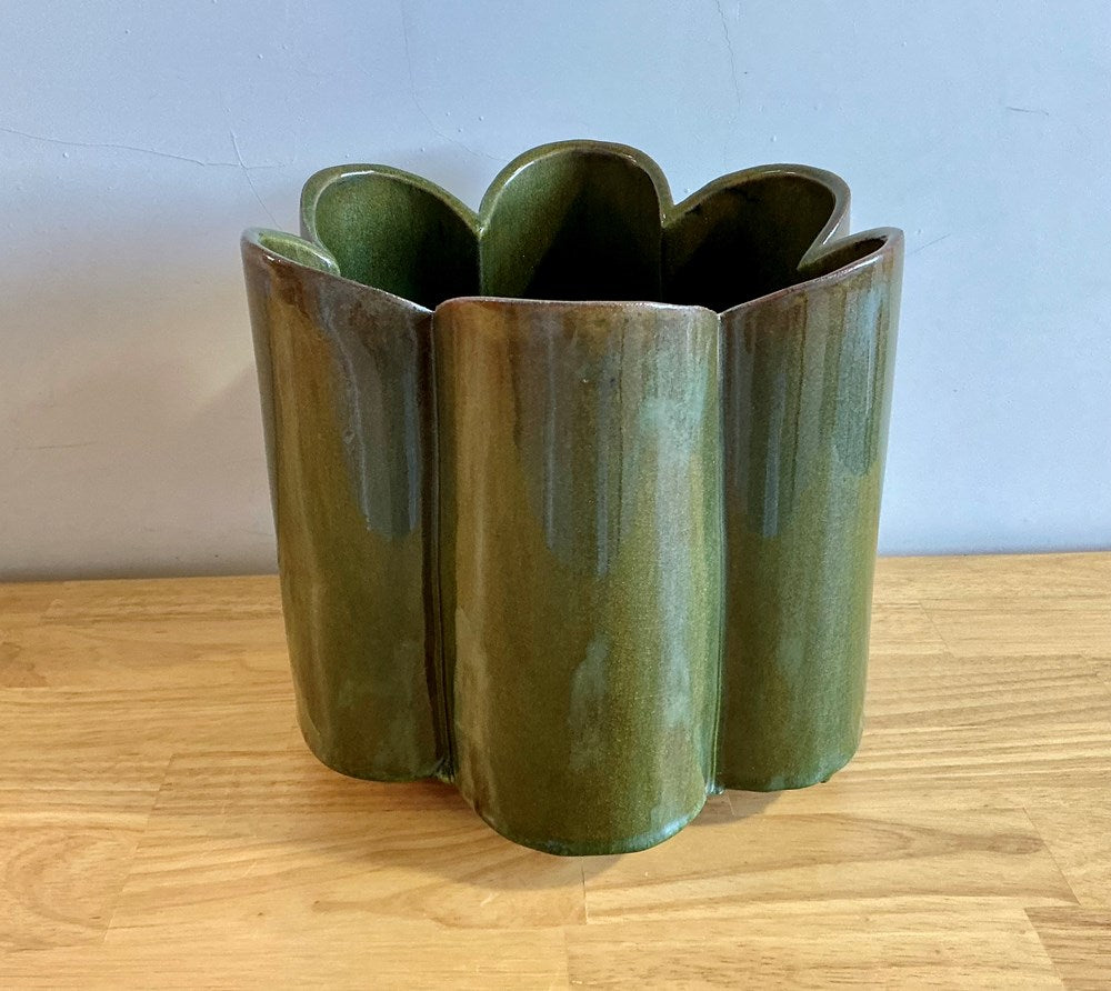 Short Scallop Vase