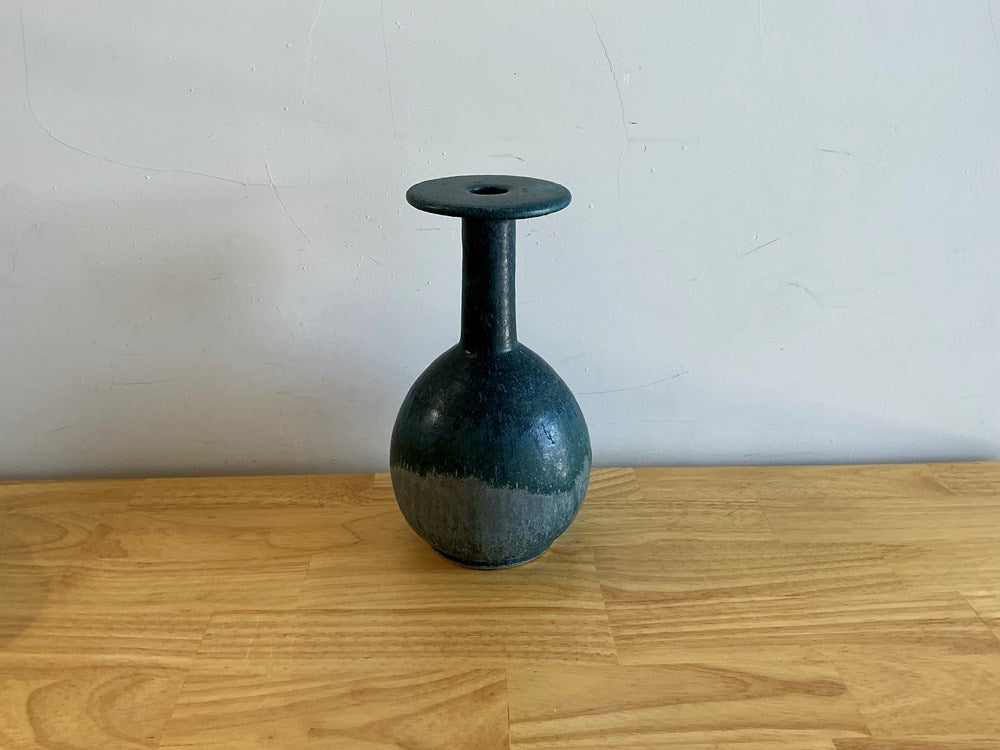 Lipped Teardrop Vase